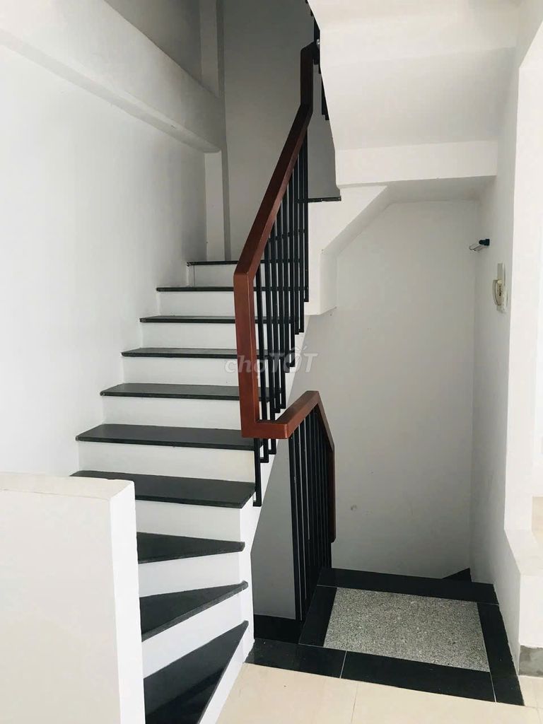 Rent a 14th Street. Tân Quý 5 x 10 p.m. Three bedrooms, three toilets.