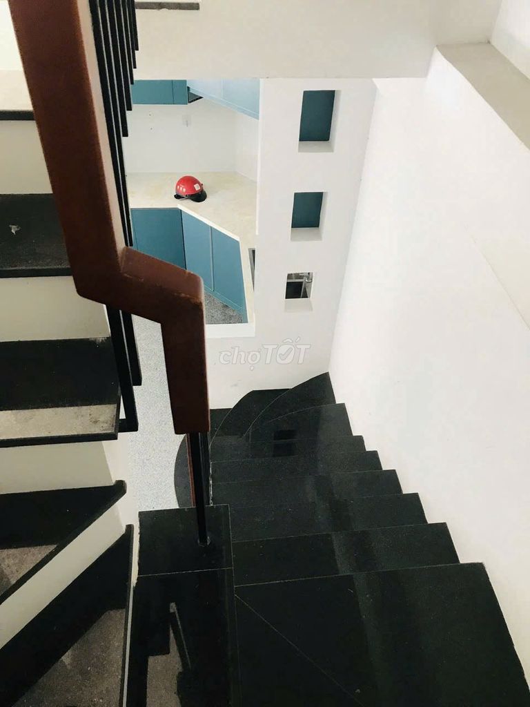Rent a 14th Street. Tân Quý 5 x 10 p.m. Three bedrooms, three toilets.