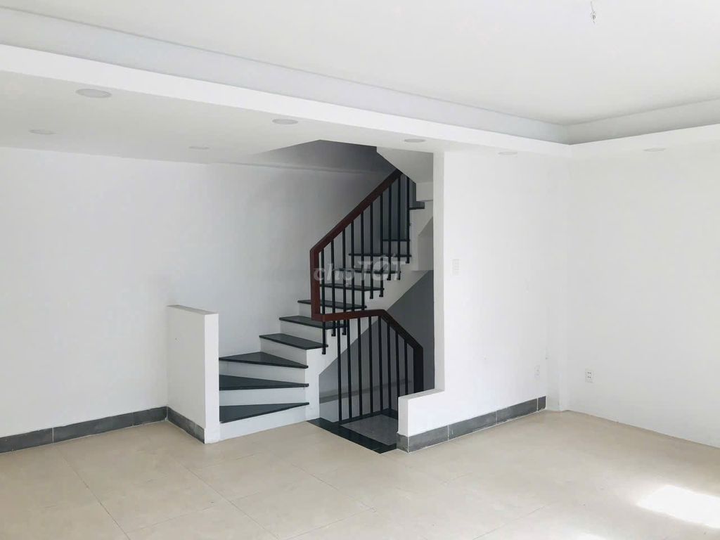 Rent a 14th Street. Tân Quý 5 x 10 p.m. Three bedrooms, three toilets.