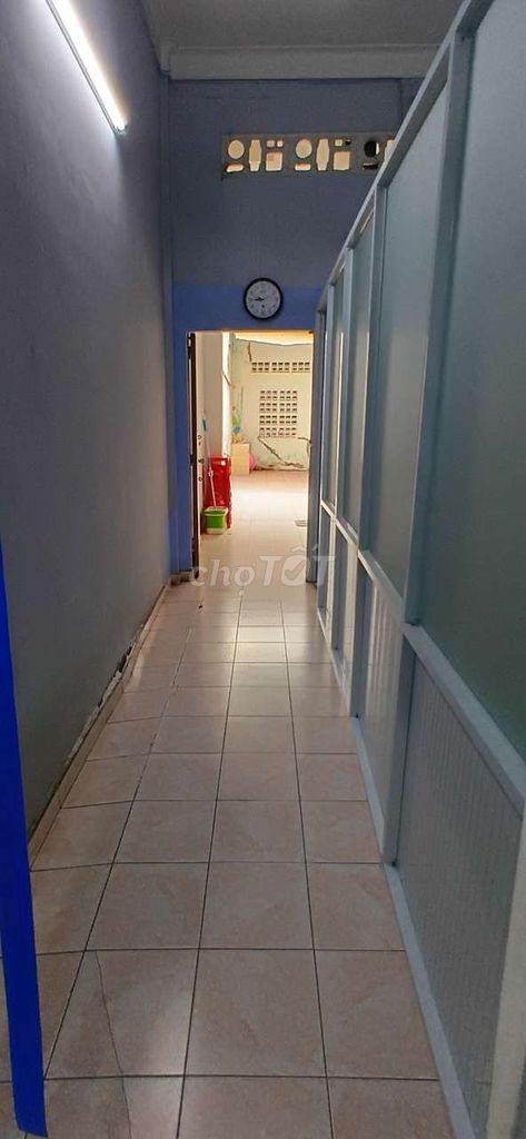 In the new neighborhood, 3.6 x25 meters, 2 bedrooms 2 in business. OK.