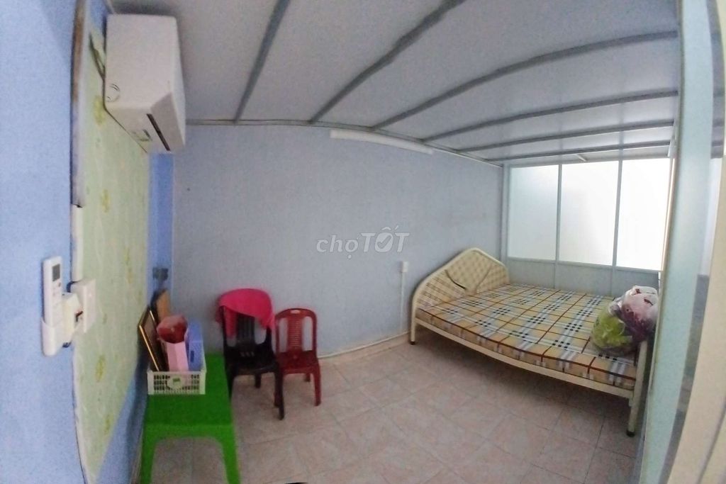 In the new neighborhood, 3.6 x25 meters, 2 bedrooms 2 in business. OK.