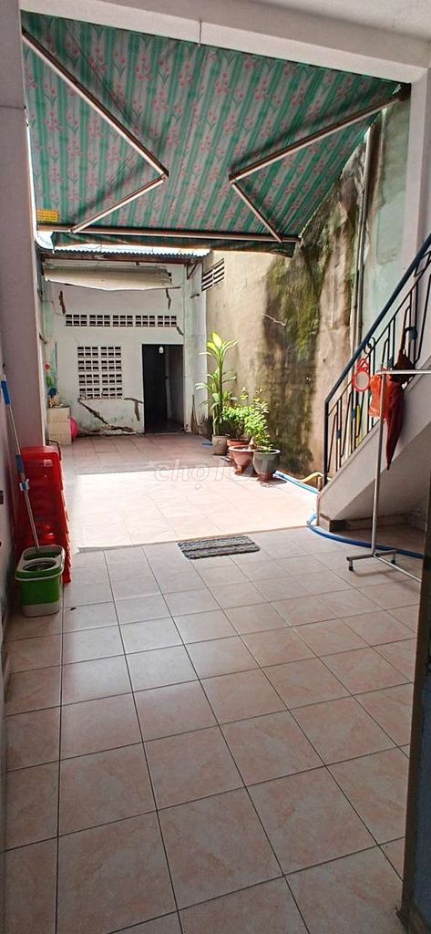 In the new neighborhood, 3.6 x25 meters, 2 bedrooms 2 in business. OK.