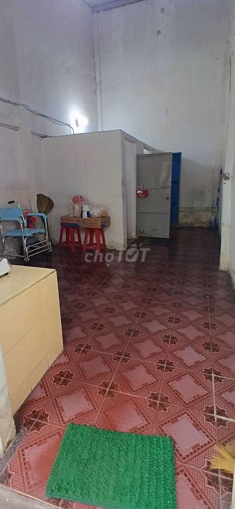 In the new neighborhood, 3.6 x25 meters, 2 bedrooms 2 in business. OK.