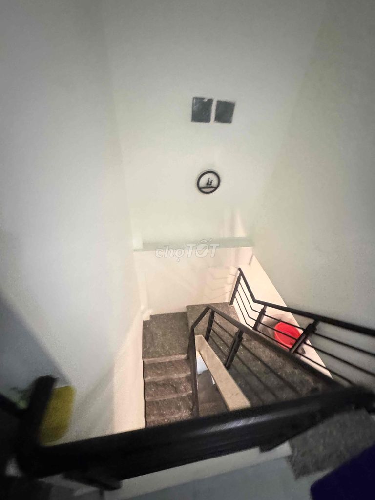 Rent the original house. Three bedrooms full of furniture. 380/180/1.780.