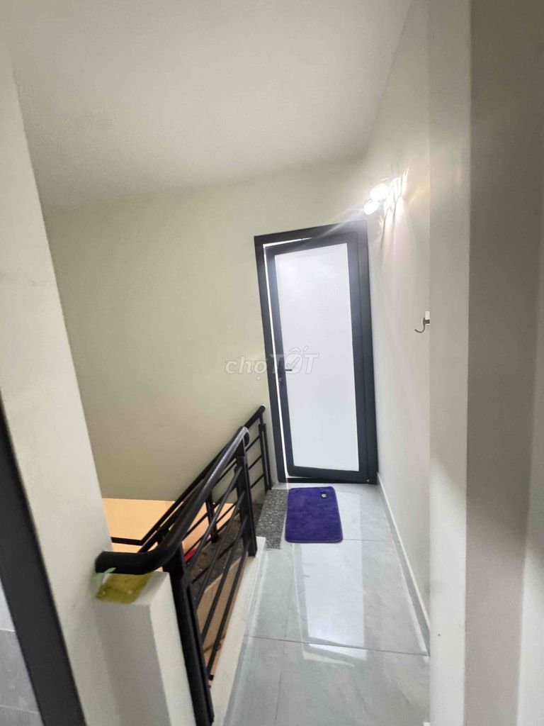 Rent the original house. Three bedrooms full of furniture. 380/180/1.780.