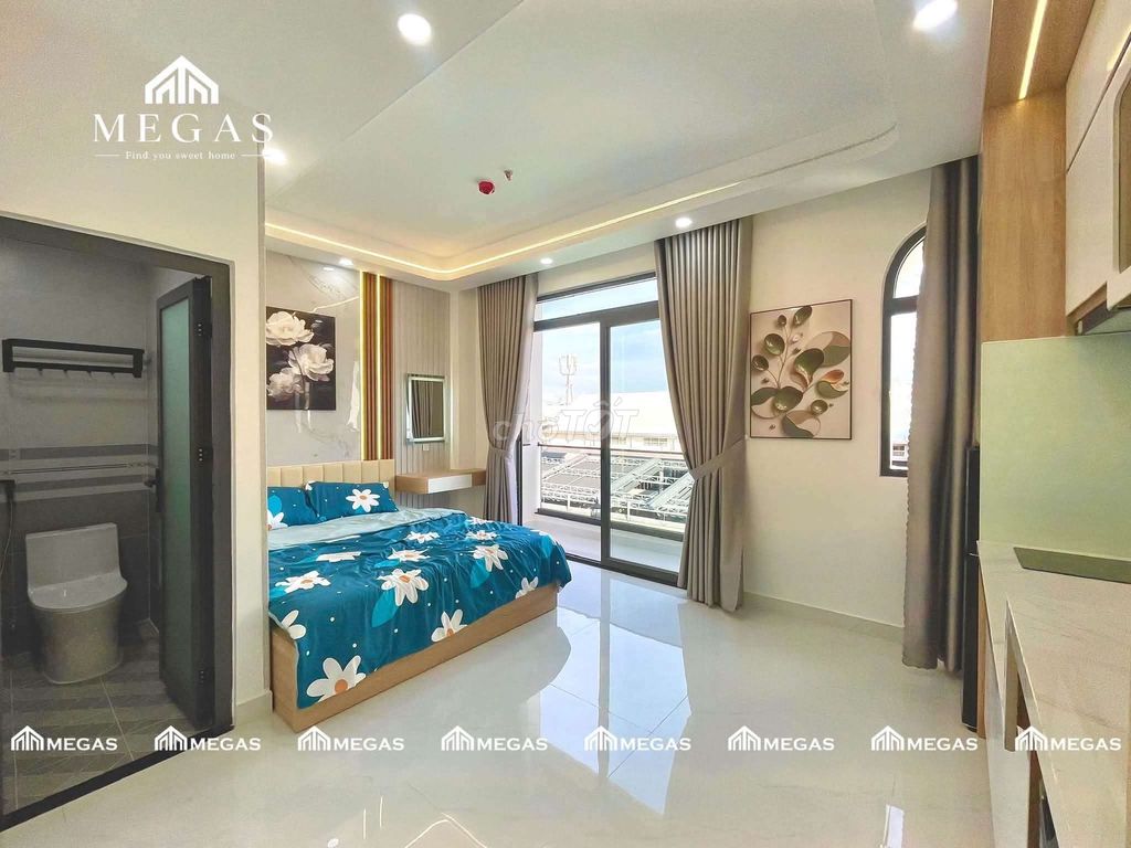 The balcony studio is at Hoàng Hoa Thám_full new interiors 100%