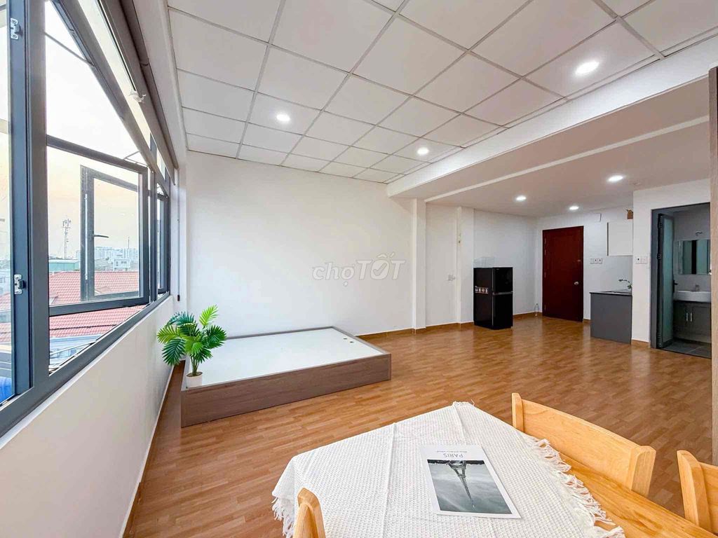 Rent a nice open-air apartment right off Hoàng Sa District 3.