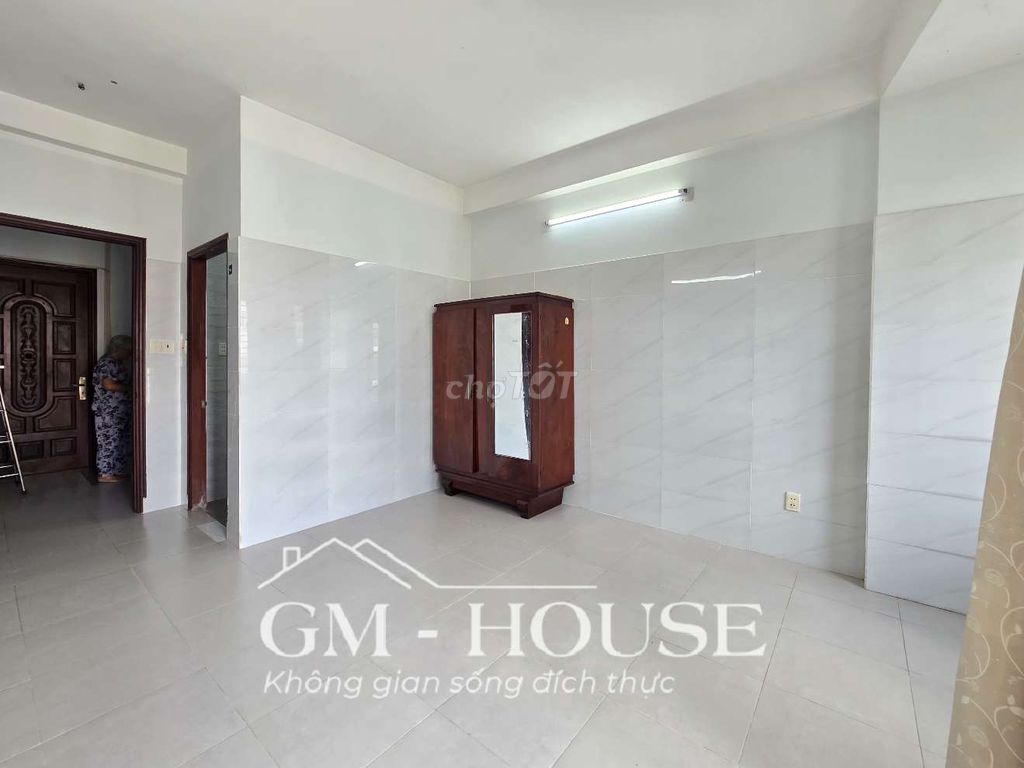Room 30 m2 has a balcony. Phan Văn Trị, Bình Thạnh.