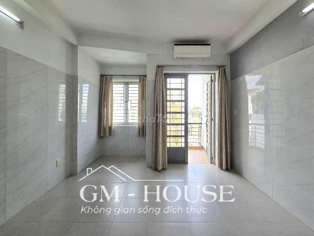 Room 30 m2 has a balcony. Phan Văn Trị, Bình Thạnh.