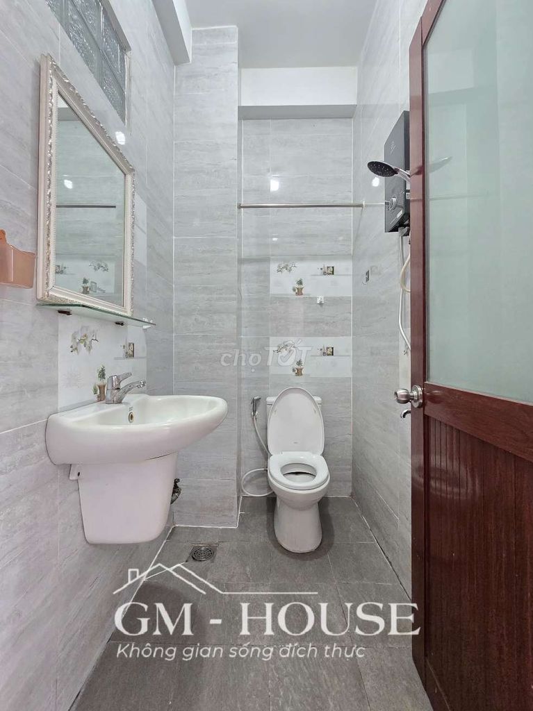 Room 30 m2 has a balcony. Phan Văn Trị, Bình Thạnh.