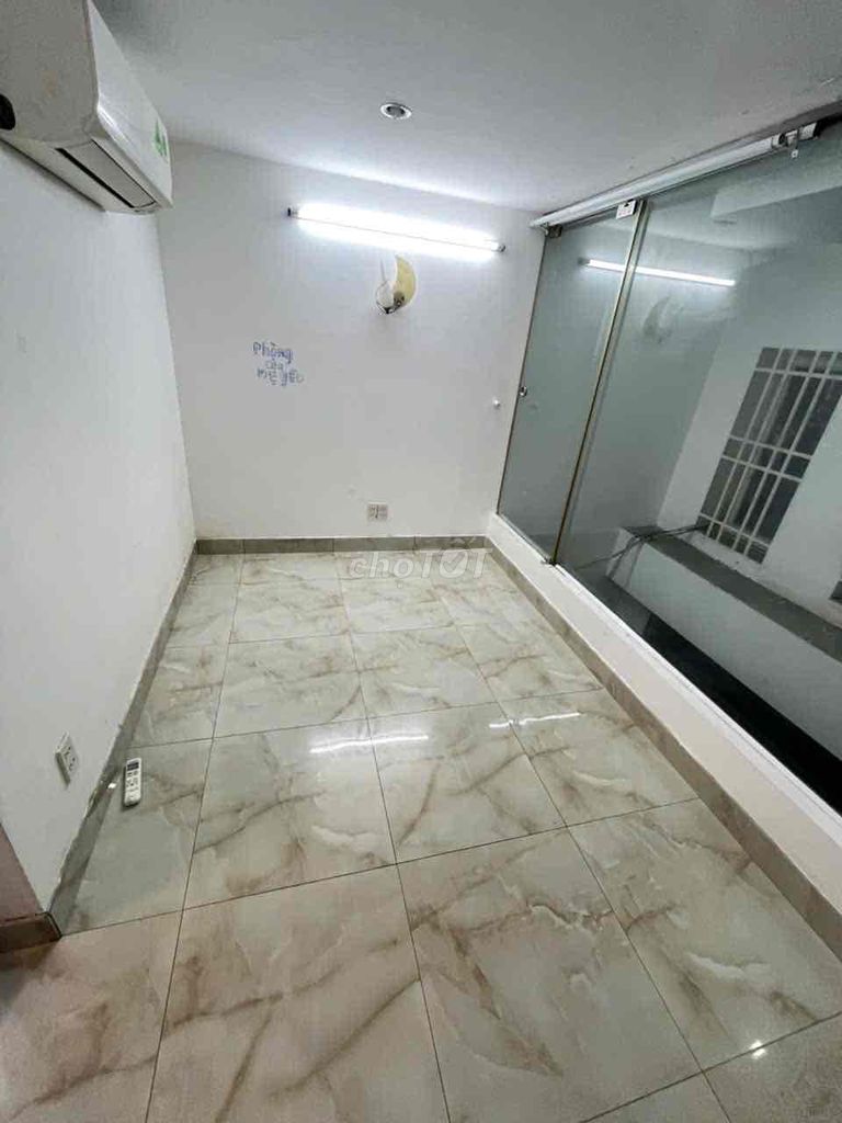 Rent room - cash - with air conditioning - private toilet