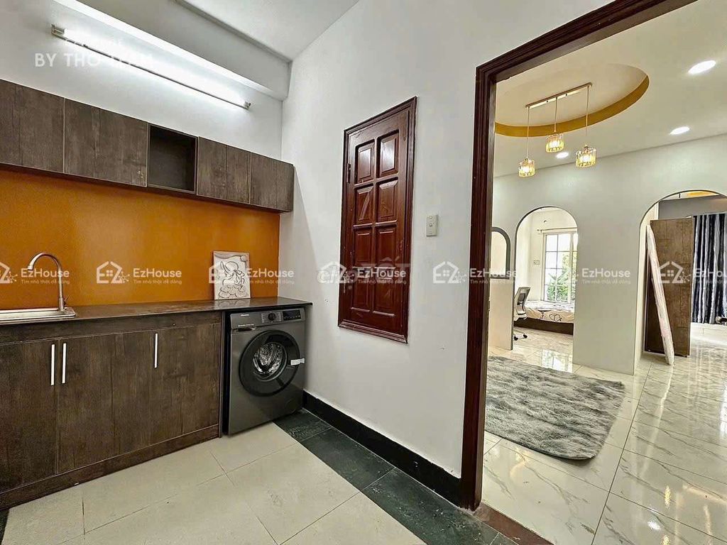 I'm the owner who needs to rent a high-end apartment full of furniture for electric charge.