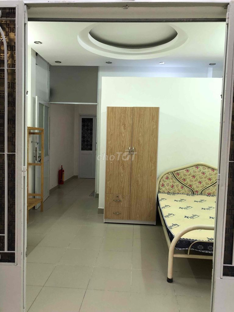 Small, fresh, clean, comfortable room at 385 Nguyễn Sơn.