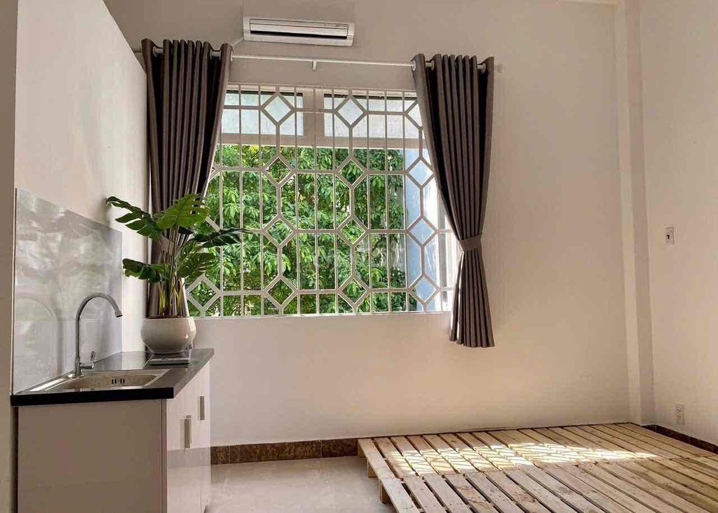Rent the 7-Tên Lửa suite.