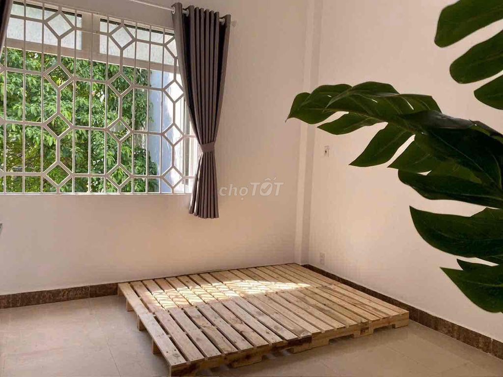 Rent the 7-Tên Lửa suite.