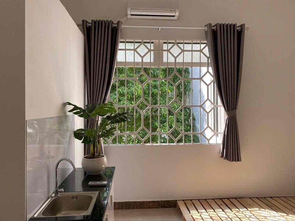 Rent the 7-Tên Lửa suite.