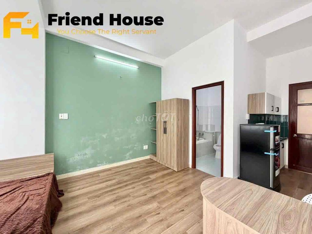 The room is 30 meters wide, the entirety of our own bandol right here at Dương Quảng Hàm.