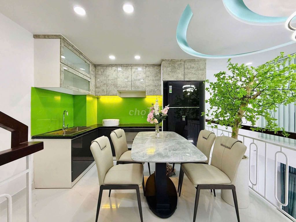 clean new houses full of furniture