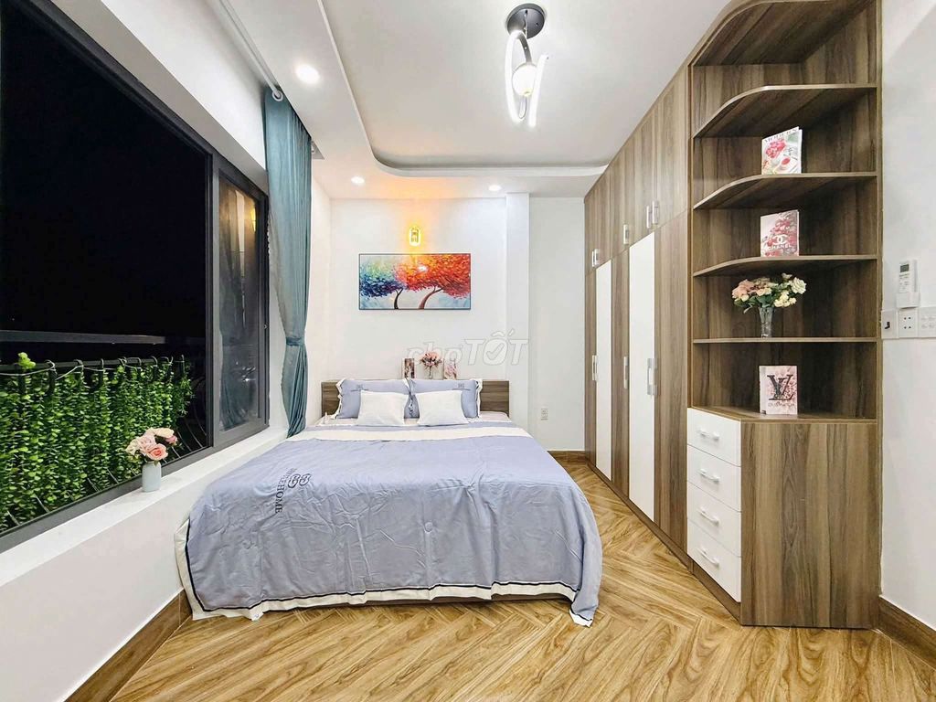 clean new houses full of furniture