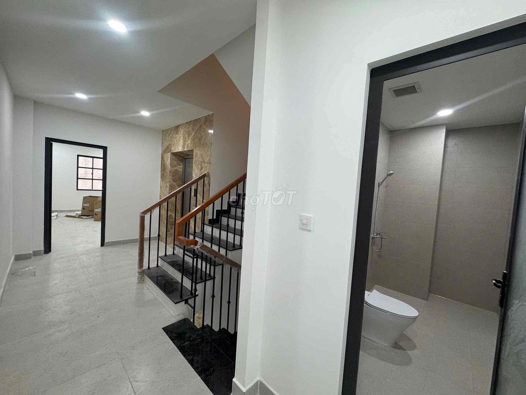 Cityland Parkhills Gò Vấp ground 4th floor with elevators.