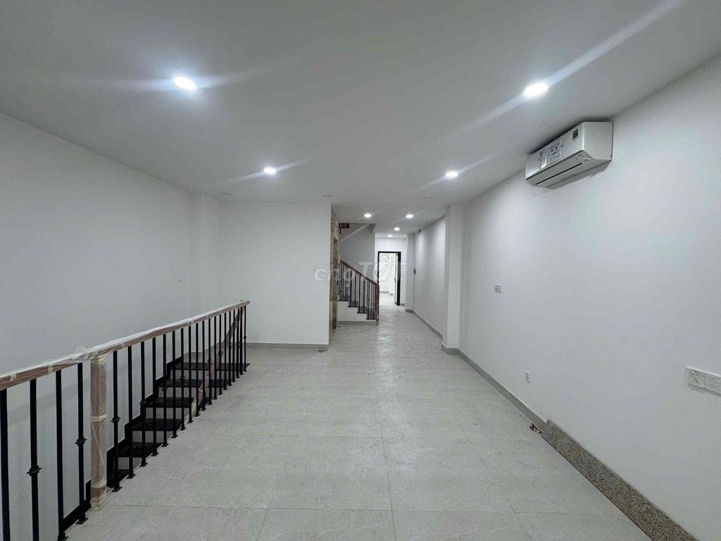 Cityland Parkhills Gò Vấp ground 4th floor with elevators.