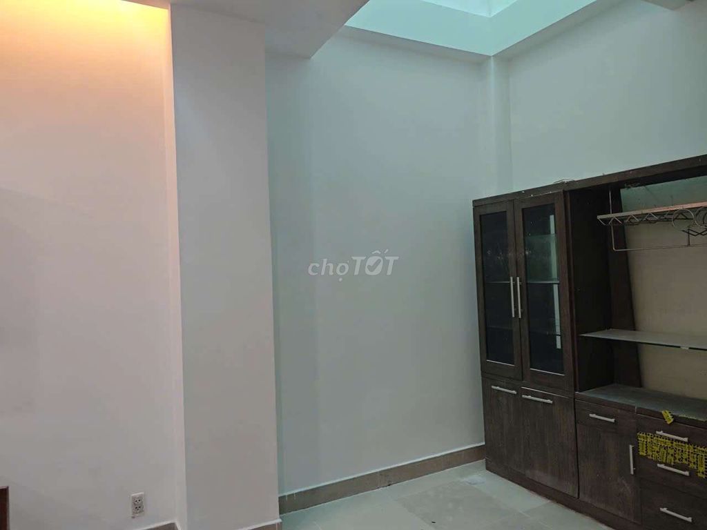 Rent P.tht out of the D.U.S. area 7 x 15.1 MM 4th floor bedroom 4 ws is 15