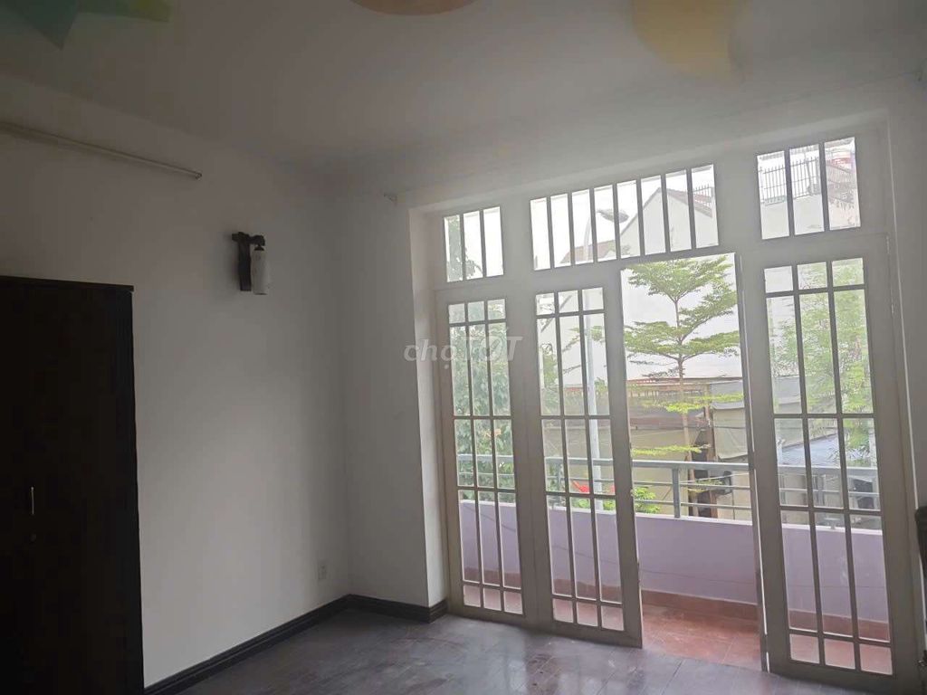 Rent P.tht out of the D.U.S. area 7 x 15.1 MM 4th floor bedroom 4 ws is 15