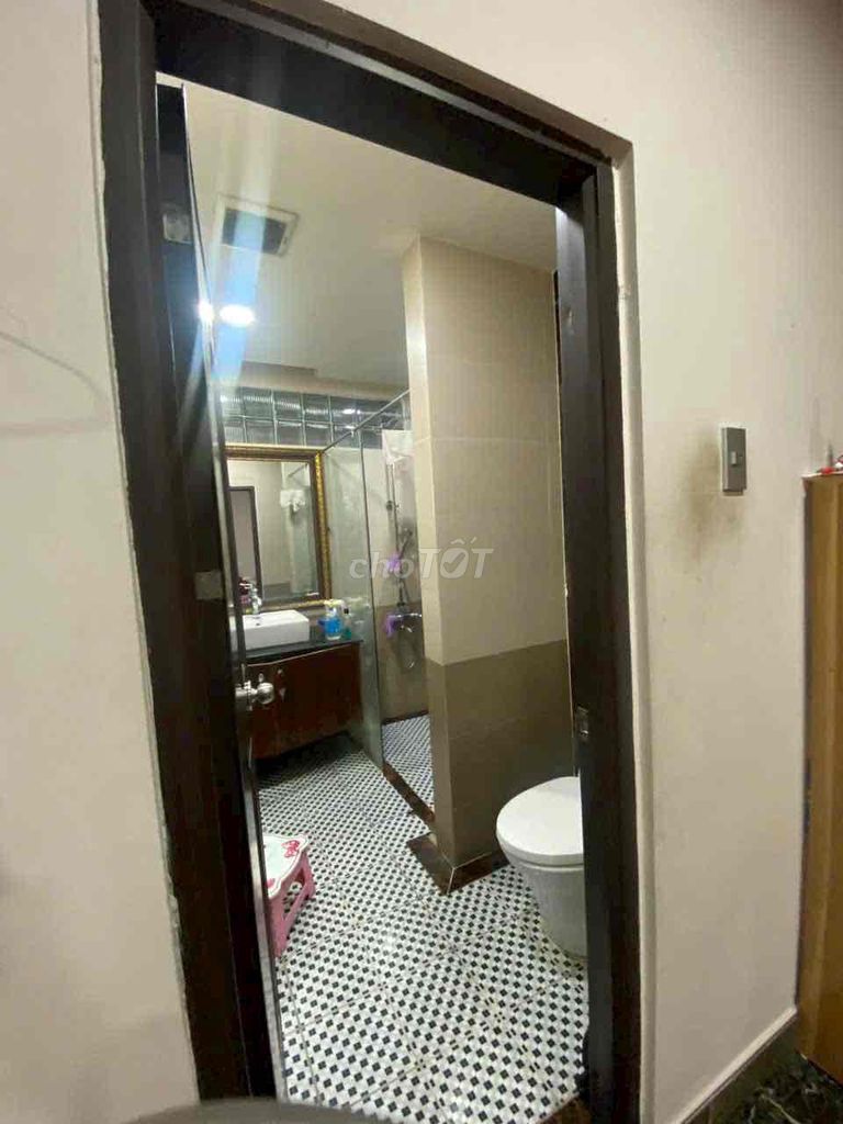 2rd floor 3 bedroom 3 bathrooms with old P.Phú Hữu power