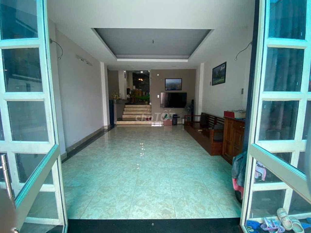 2rd floor 3 bedroom 3 bathrooms with old P.Phú Hữu power