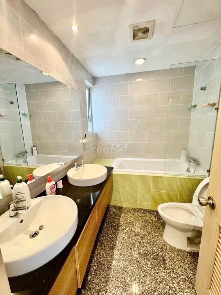 Need to rent the Oriental Plaza-Âu Cơ bedrooms, ready for 109 m2 at 11 million a month