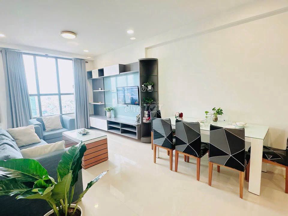 Garden Republic building, 20 Republic empty 3 bedrooms cost 12 million a month.