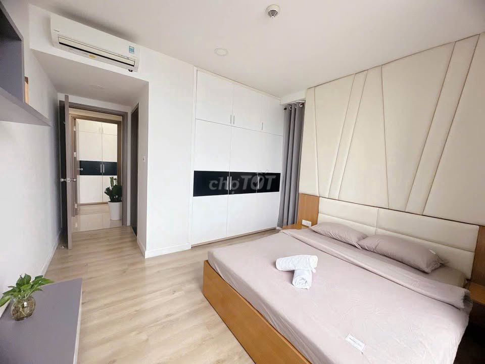 Garden Republic building, 20 Republic empty 3 bedrooms cost 12 million a month.