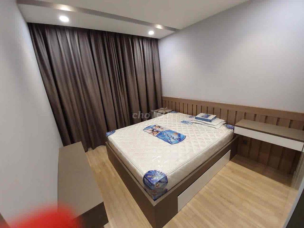 A Feliz En Vista bedroom full of furniture costs only 18 million a month.