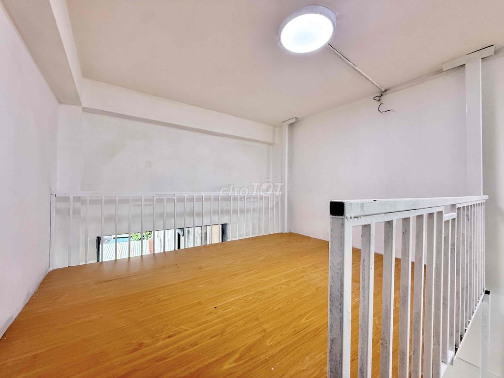Room 2 "Flying Space". Bàu Cát near the District of 10 Constitution.