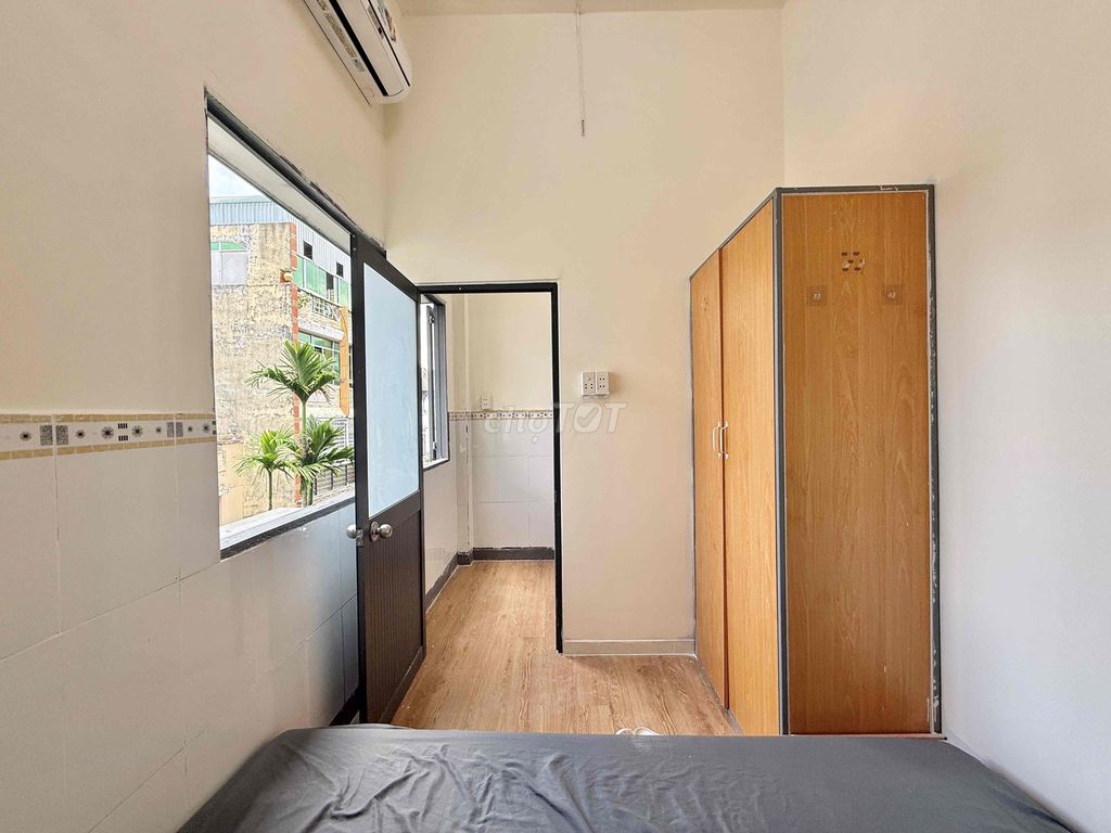 Room 2 "Flying Space". Bàu Cát near the District of 10 Constitution.
