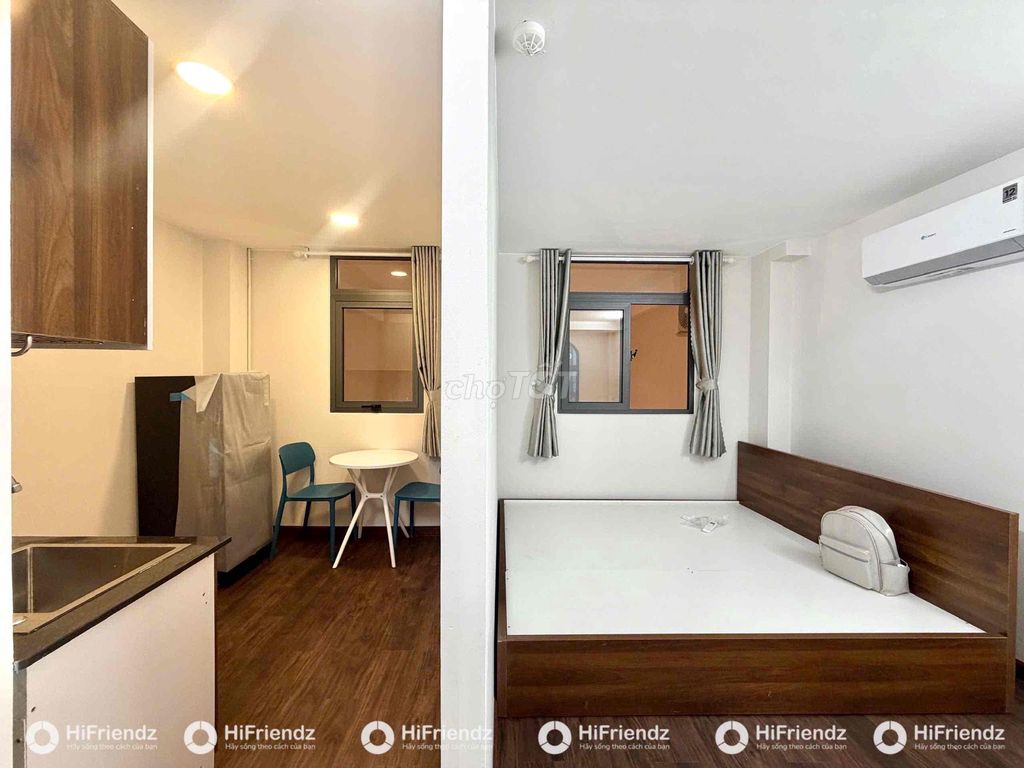 Seven, there's elevators, private space, private kitchen, Văn Cao.