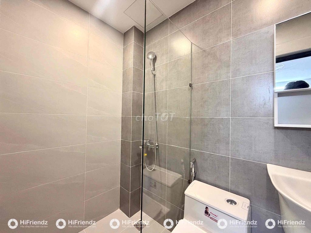Seven, there's elevators, private space, private kitchen, Văn Cao.