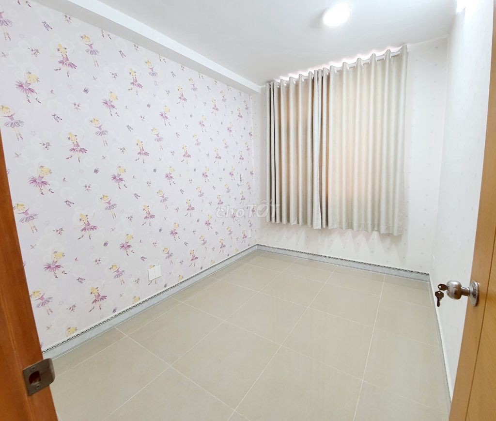 Corner 81 meters 2(3 bedroom2) Gold 9 million a month, cool balcony, security