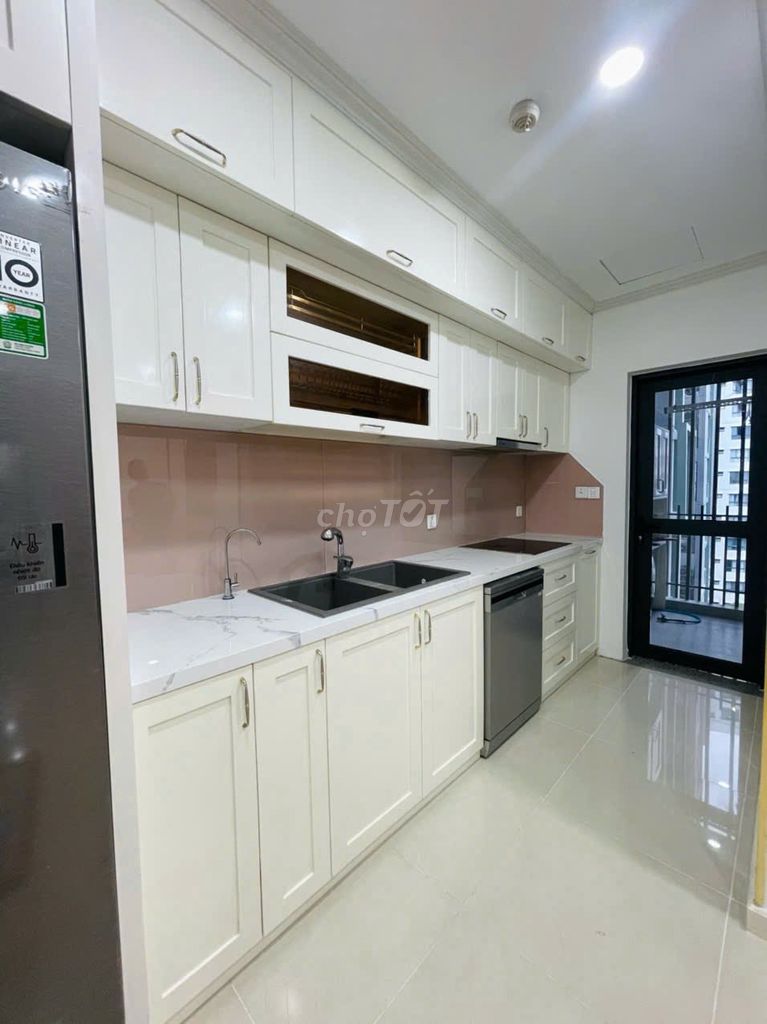 Rent two bedrooms emerald-- full interior, 16 million a month.