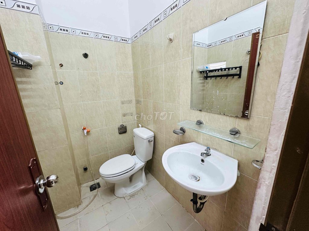Rents 74/ Qq11970 16 Gò Vấp.7 m. 17m. 4 bedroom 3 large yard toilets