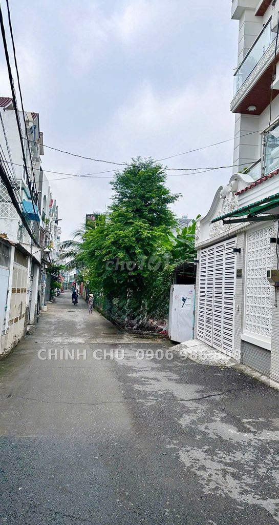 It's the owner who rents the entire alley car - the sun