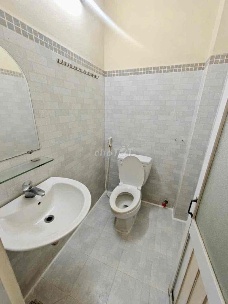 Rent 8 million Dương Đức Hiền.3 x 12 TONC