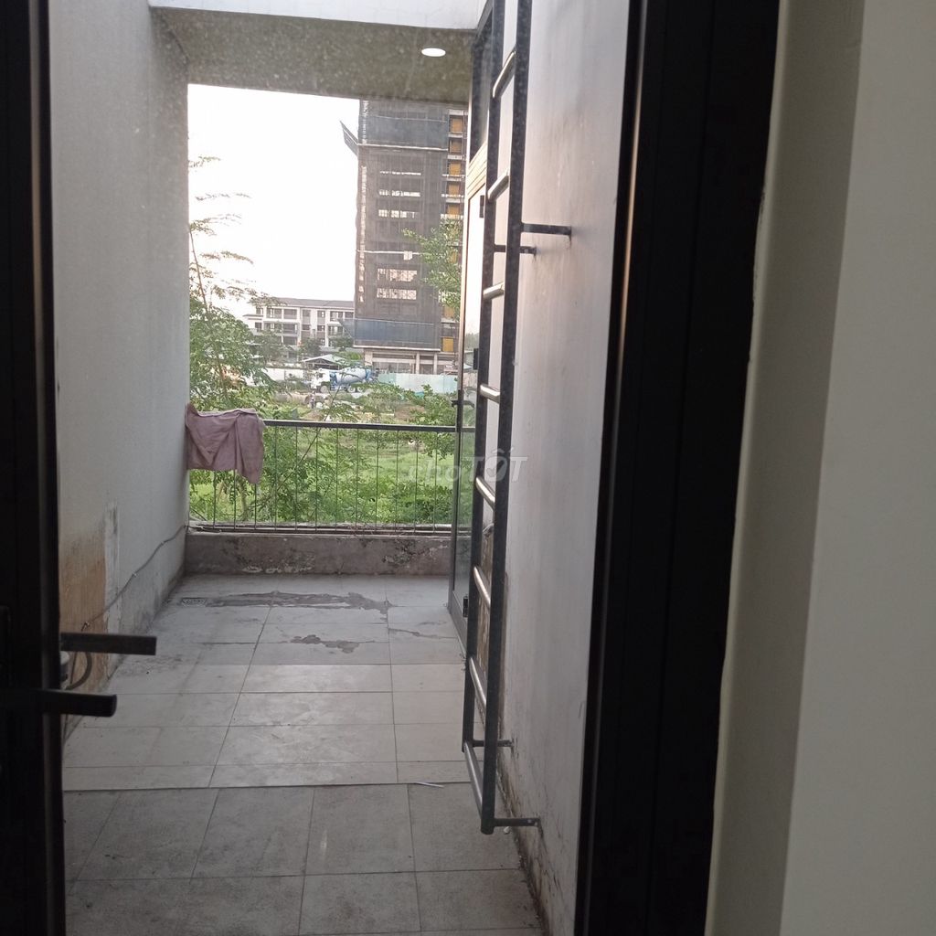 Rent the room on the 2nd floor for 2.5 million just for the men.