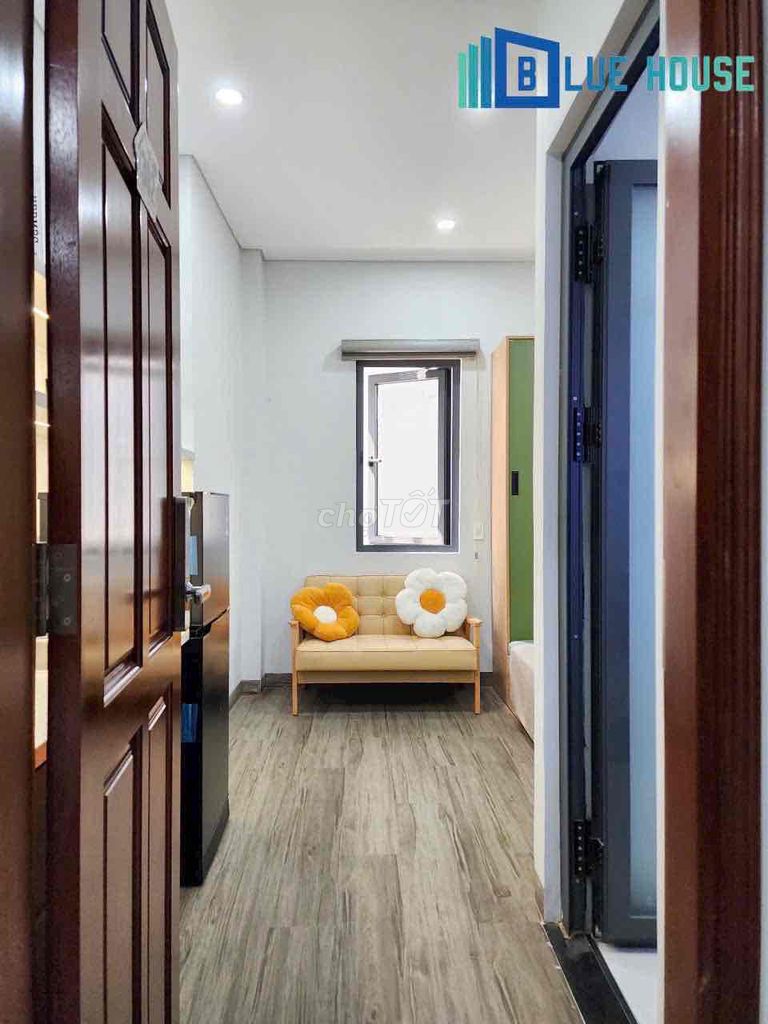 The studio room is full of furniture elevators, high-end new window, clear 10th.