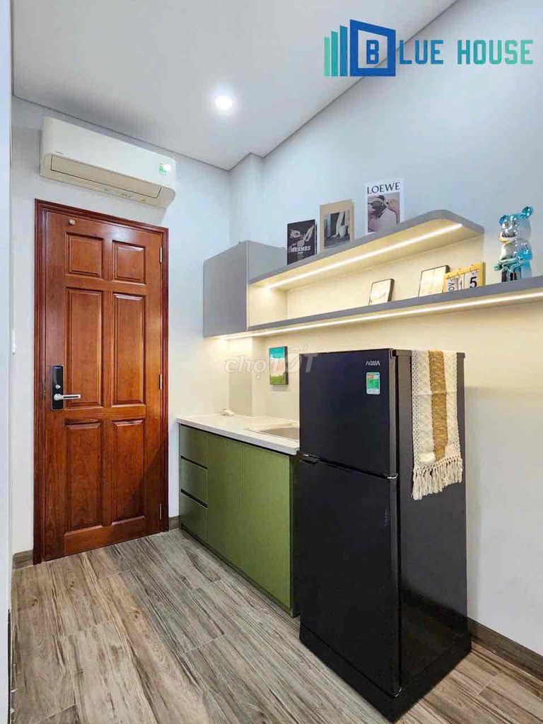 The studio room is full of furniture elevators, high-end new window, clear 10th.