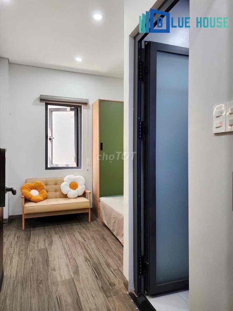 The studio room is full of furniture elevators, high-end new window, clear 10th.