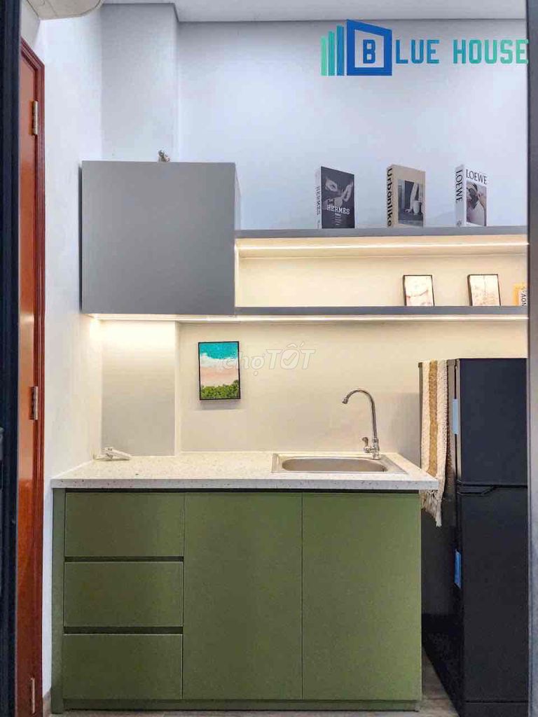 The studio room is full of furniture elevators, high-end new window, clear 10th.
