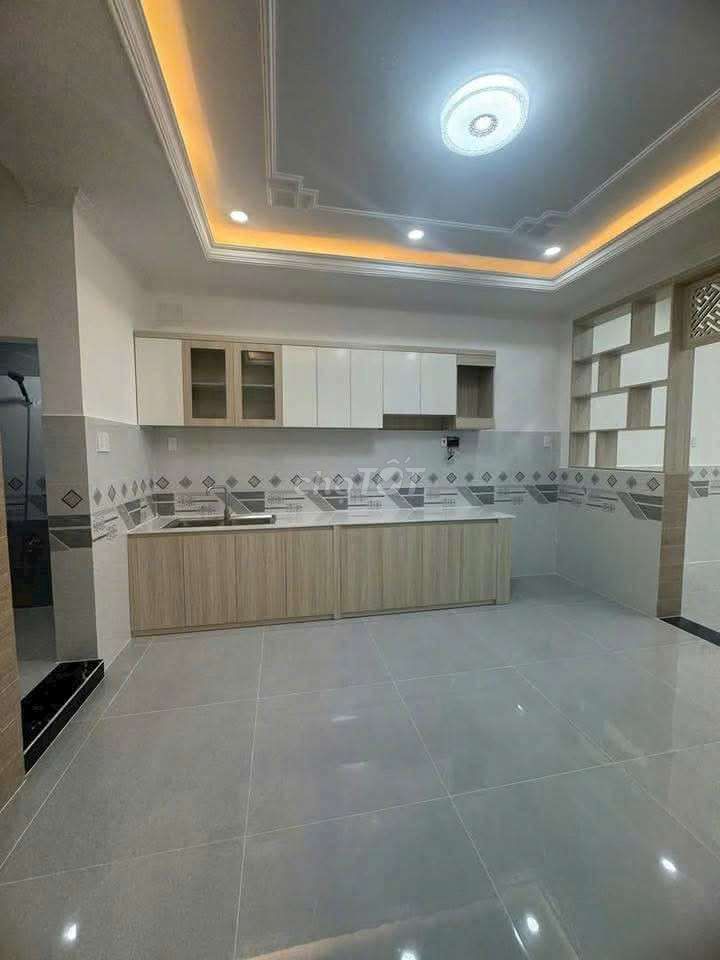 Rent one.Nguyễn Ảnh Thủ. Four floors. Five bedrooms. Five toilets.