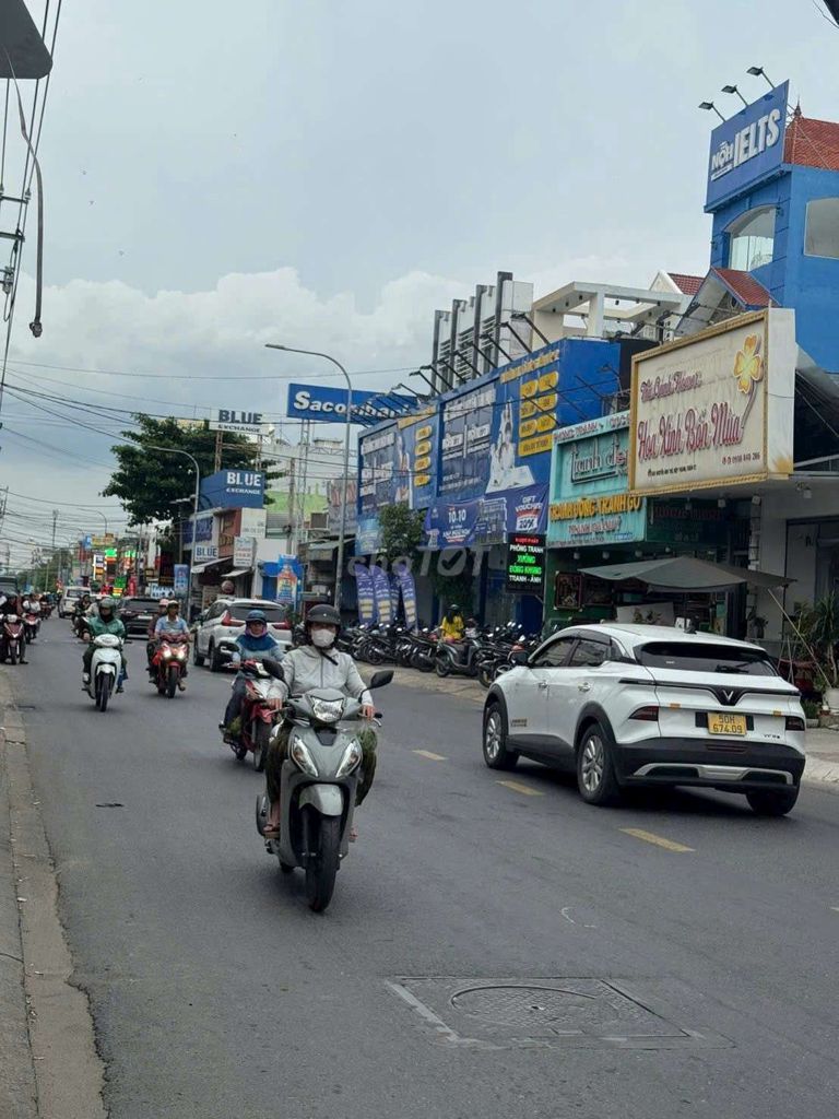 Rent one.Nguyễn Ảnh Thủ. Four floors. Five bedrooms. Five toilets.