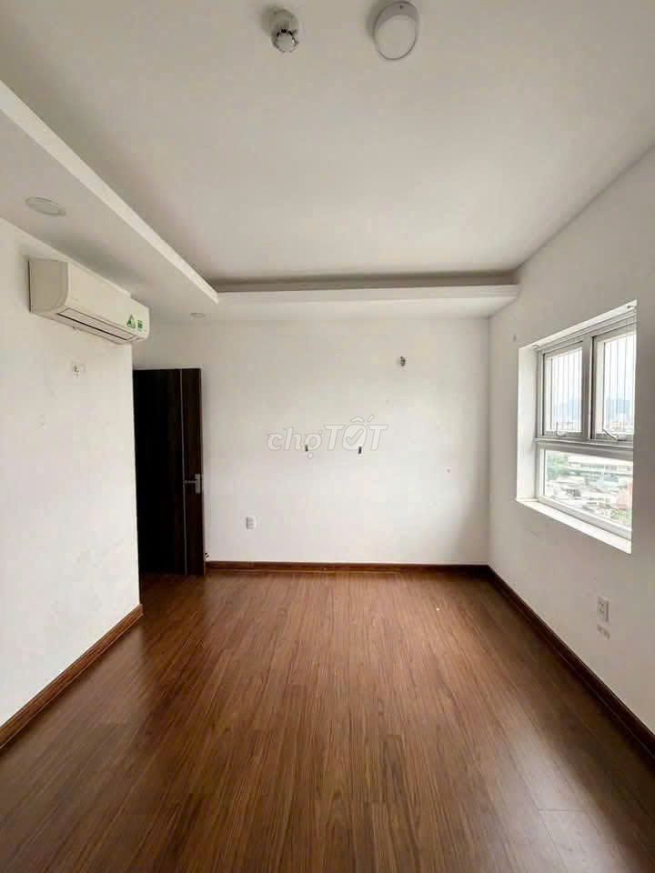C/c High Level Res Green-Admiral Corner 3 bedrooms (No furniture, 3 air conditioning) is 13.5 million a month.